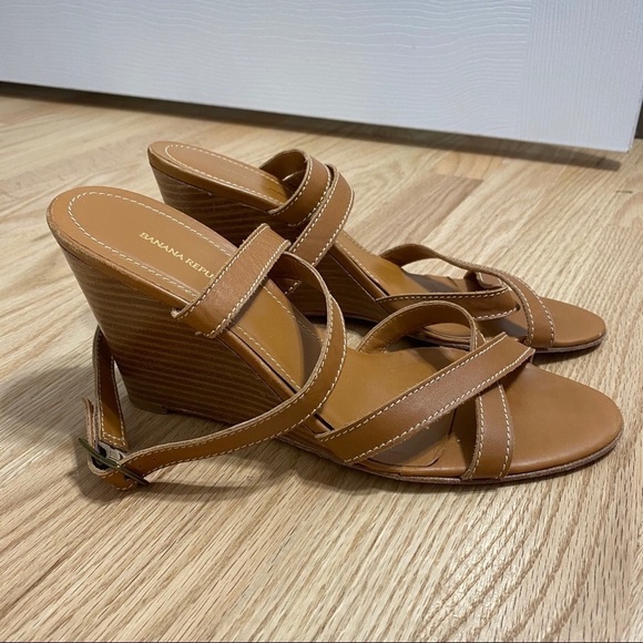 Banana Republic Leather Wedge Sandals Sz 9 1/2 Tan Women’s Open Toe Heels - Picture 1 of 7